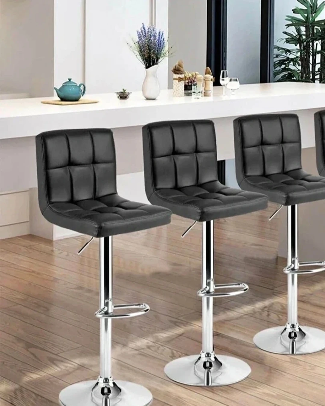Like new Set of 3 adjustable baar stools