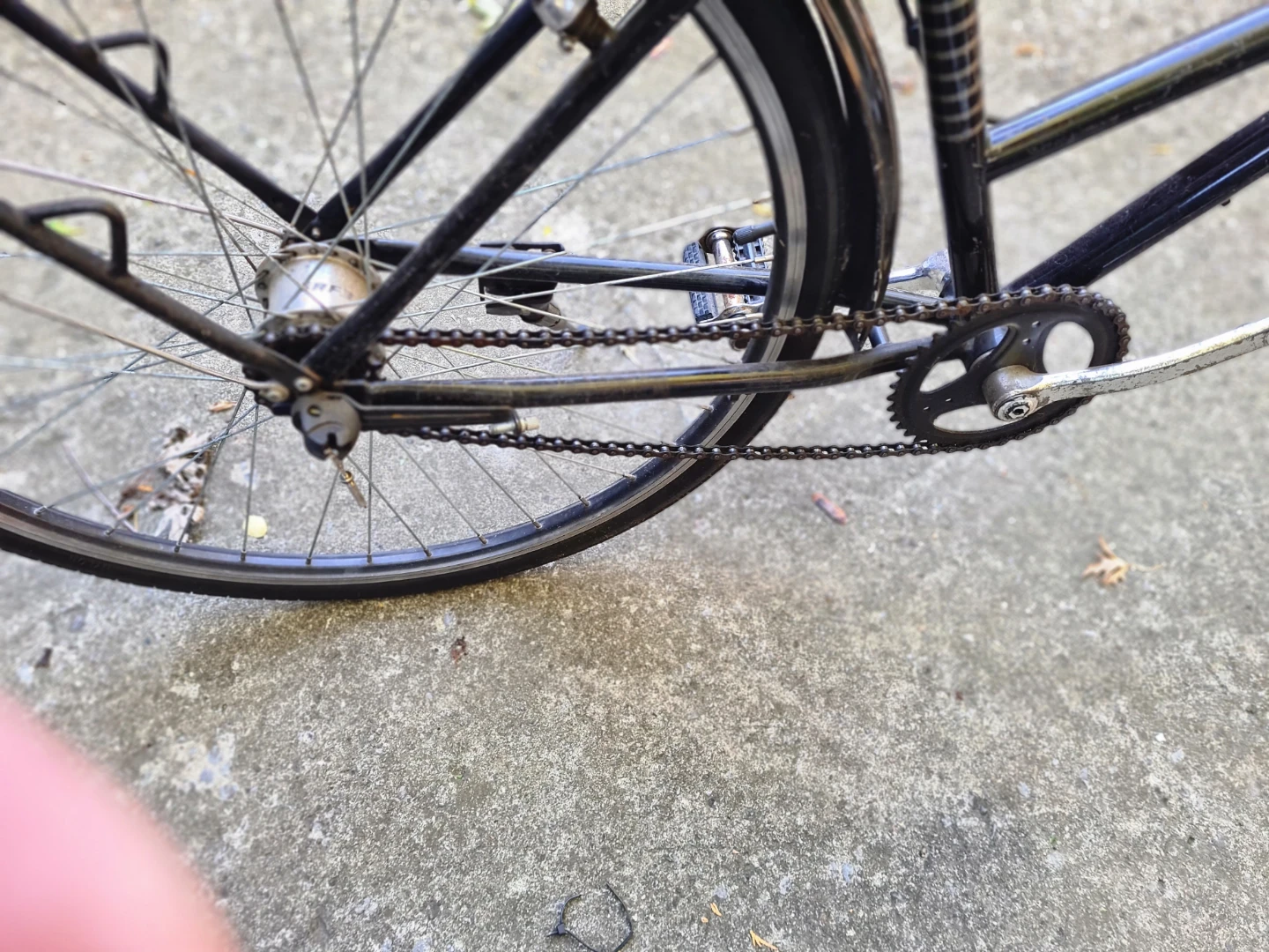 Vintage style black city bicycle - photo 2