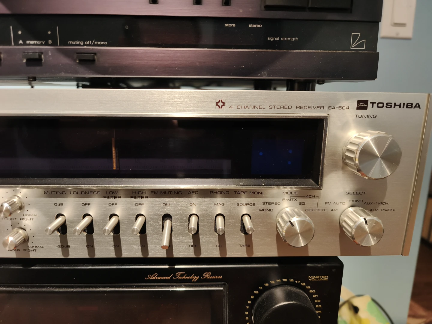 Toshiba SA-504 4-Channel Stereo Receiver  for parts or project - photo 2