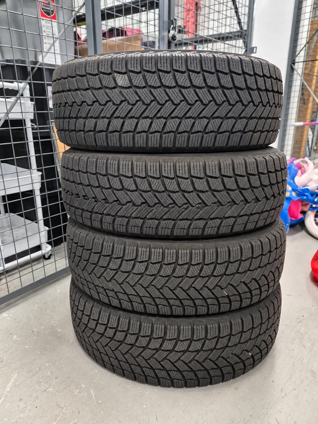 4 Michelin X-Ice Snow SUV Tires 225/65R17