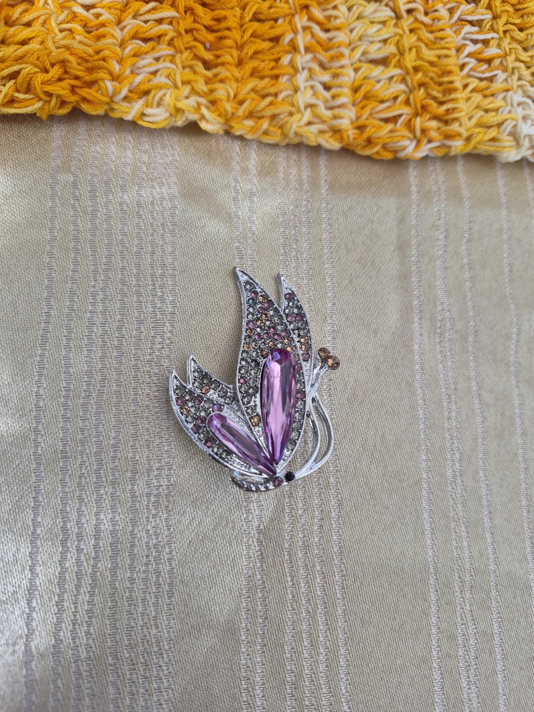 Beautiful 2" Butterfly Fashion Brooch - photo 2