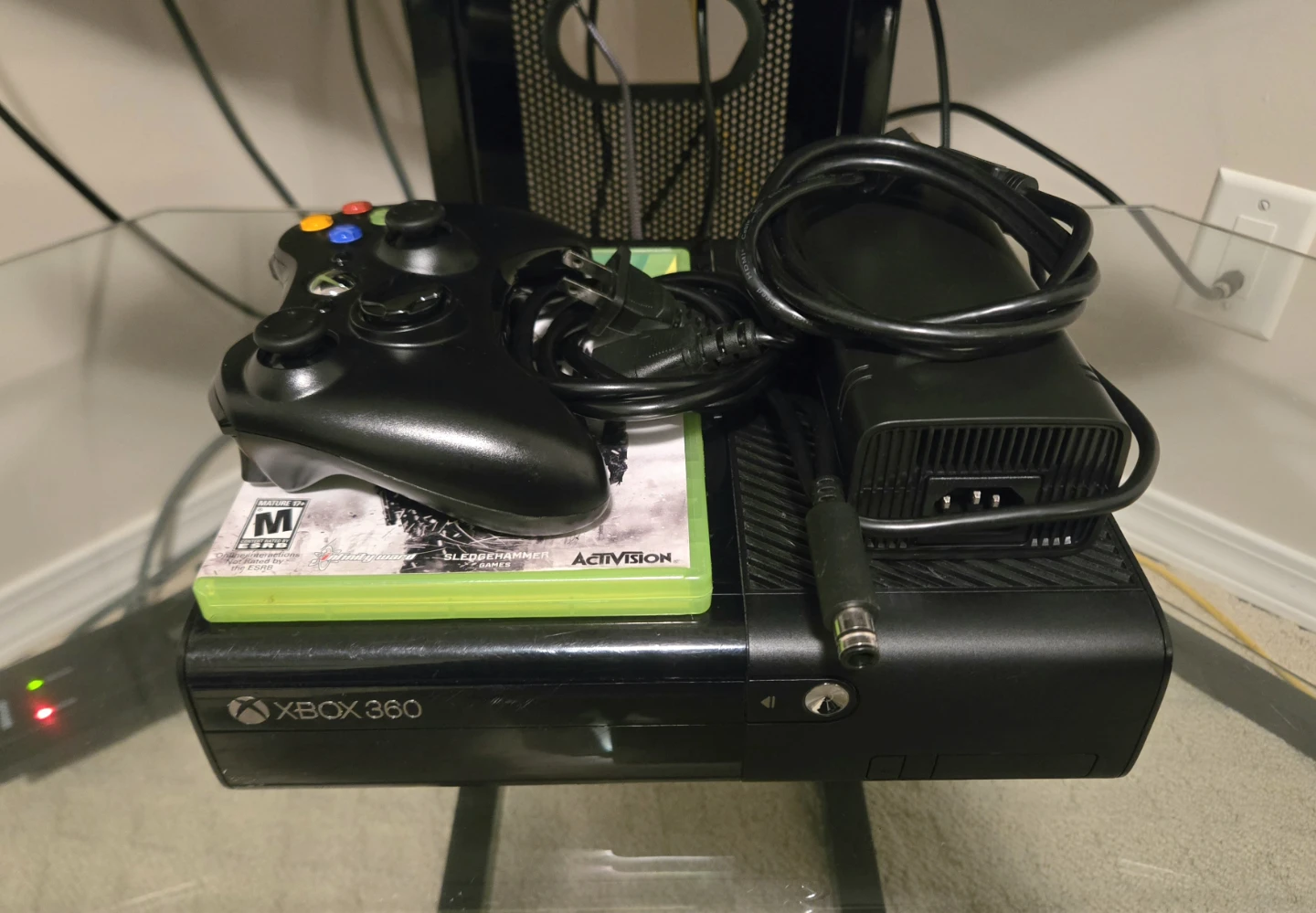 Xbox 360 E + 250GB HDD + Call of Duty MW3