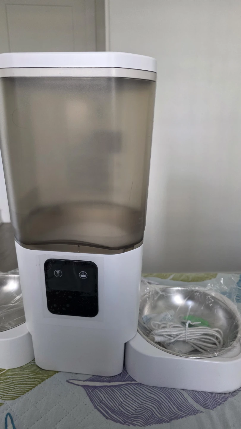 Brand new Automatic pet feeder - photo 4