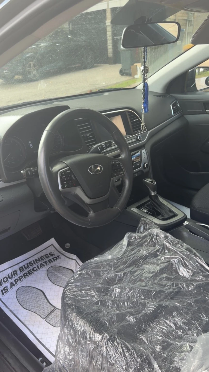 2019 Hyundai elentra preffered black low miles - photo 3