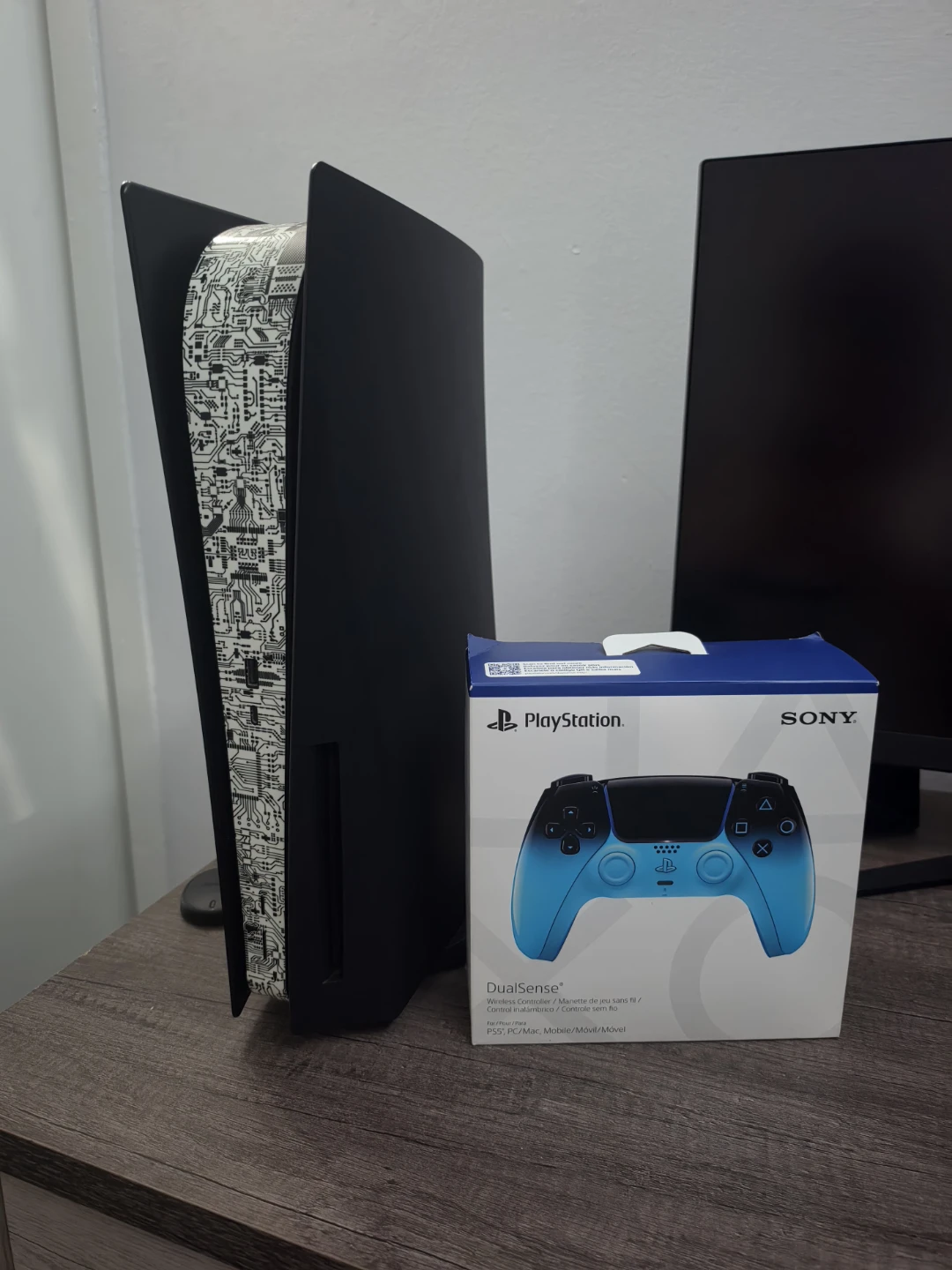 Ps5 Console fat disc with Rhythm blue controller