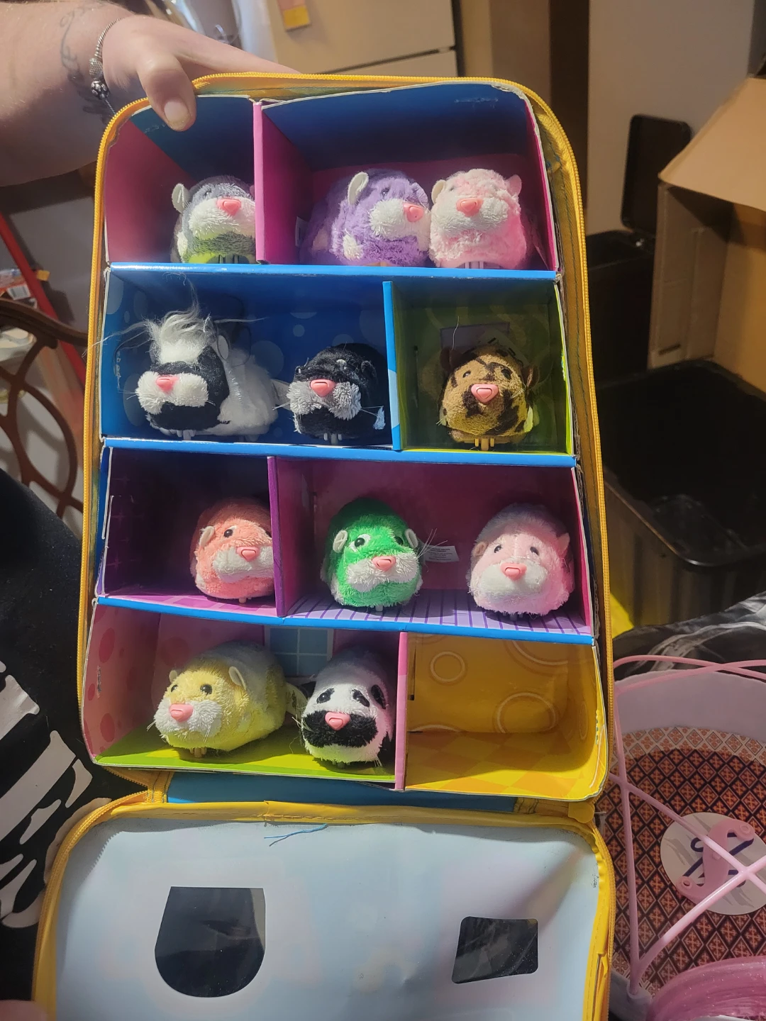 Zhu Zhu Pets Hamster Hangout Collector Case with 11 Pets - photo 2