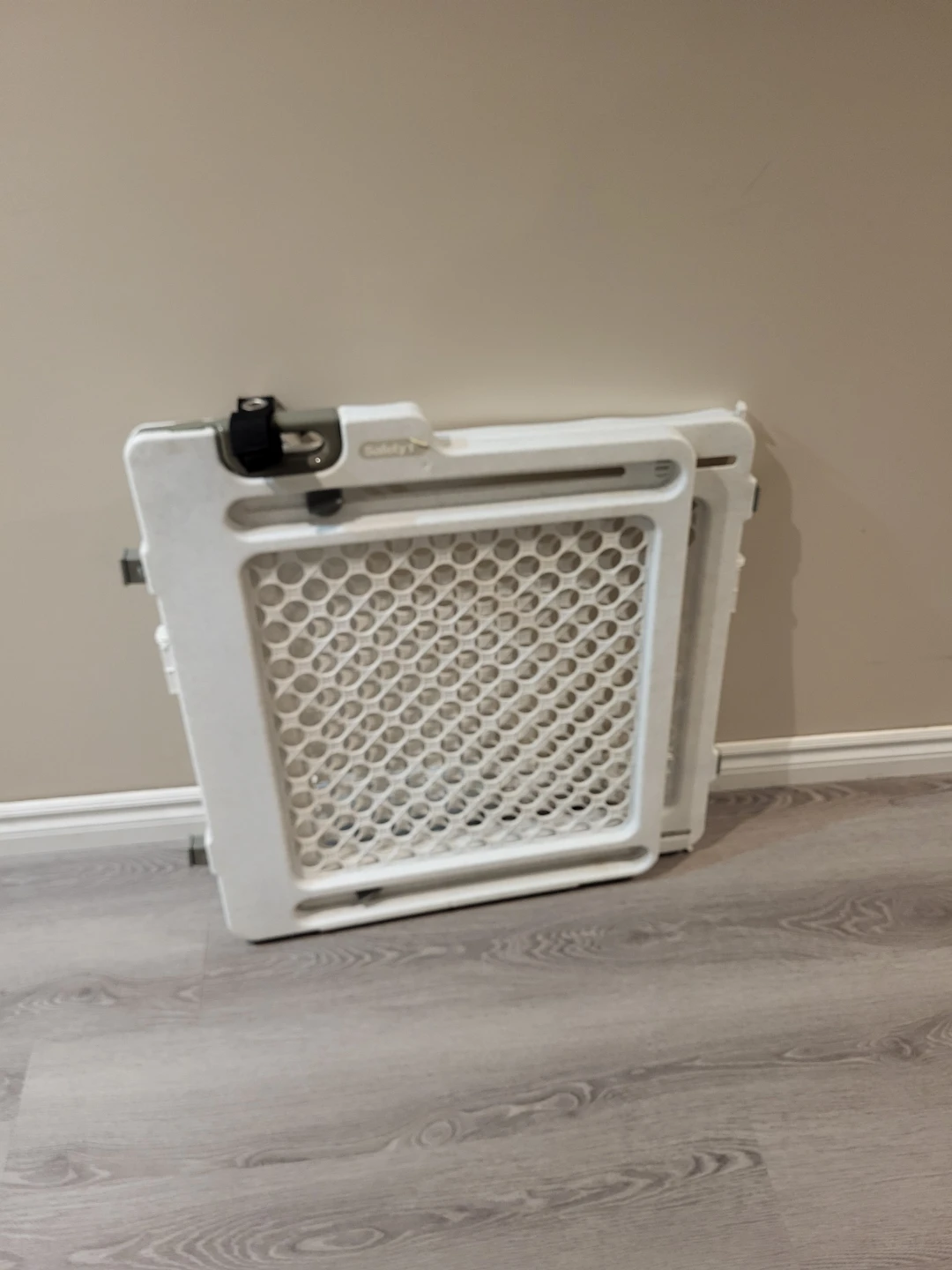 Safety 1st Baby Gate