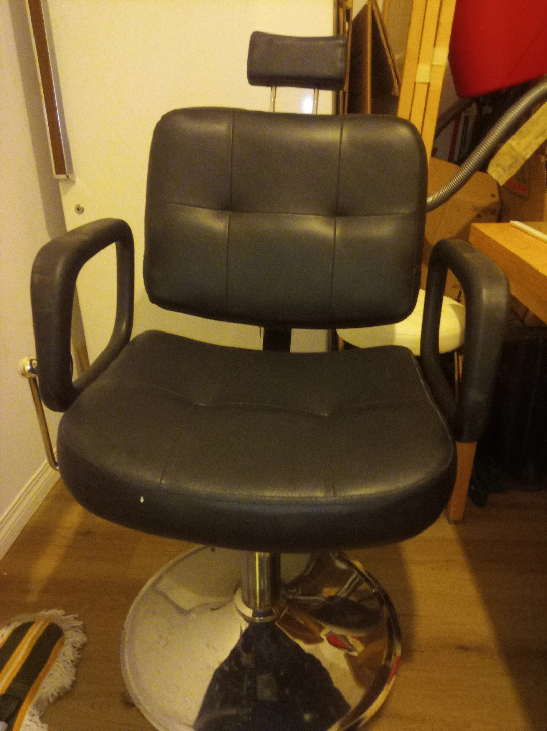 Vevor Hydraulic Salon Chair - photo 2