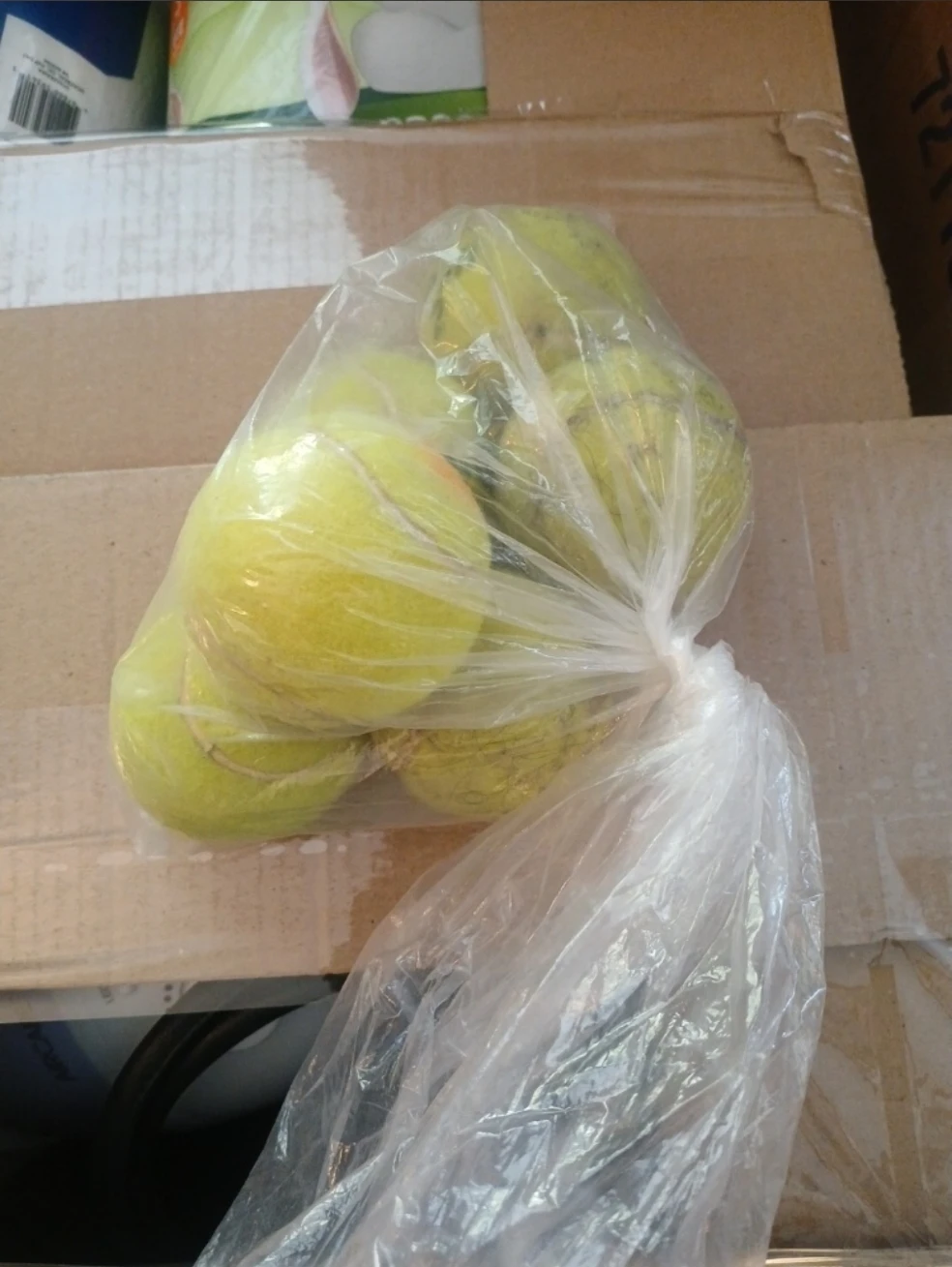 Yonex RQ-100 Racket, Matrix Racket and Tennis Balls - photo 4