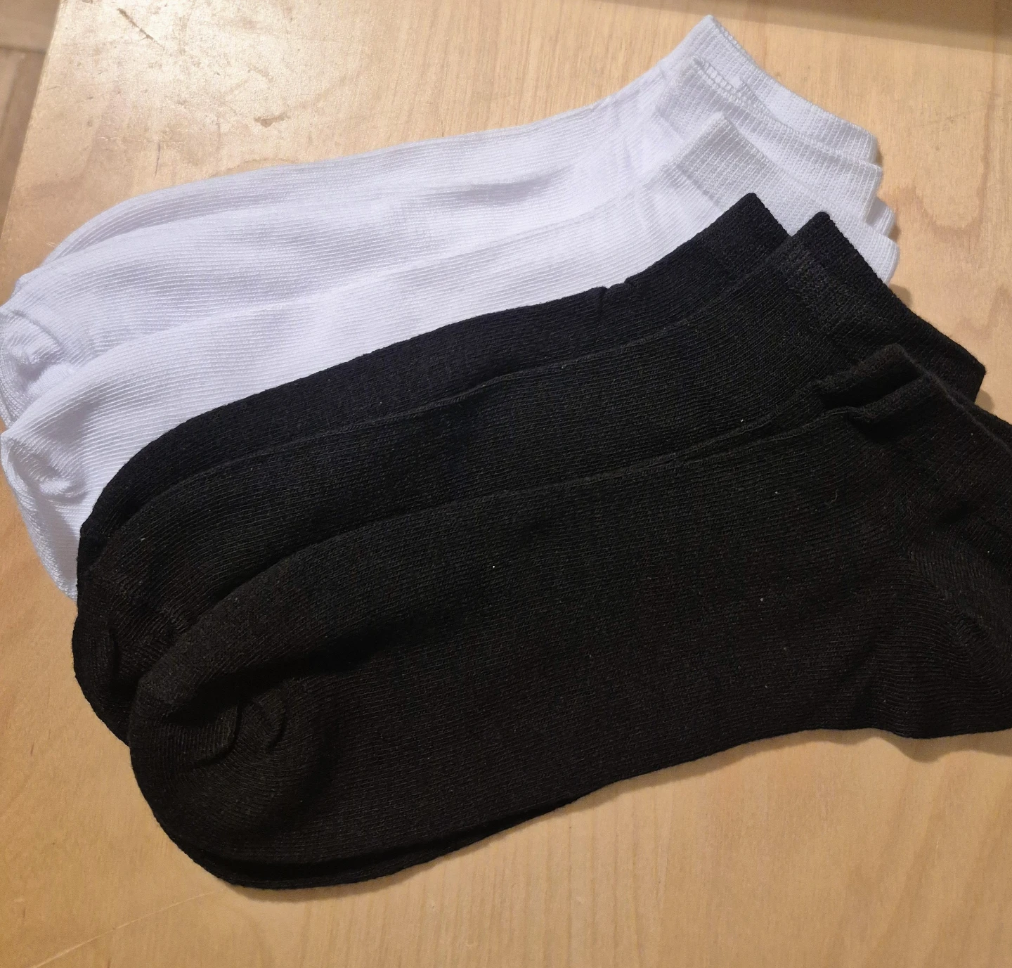 BN)4 Pairs of Mens Ankle Socks White/Black