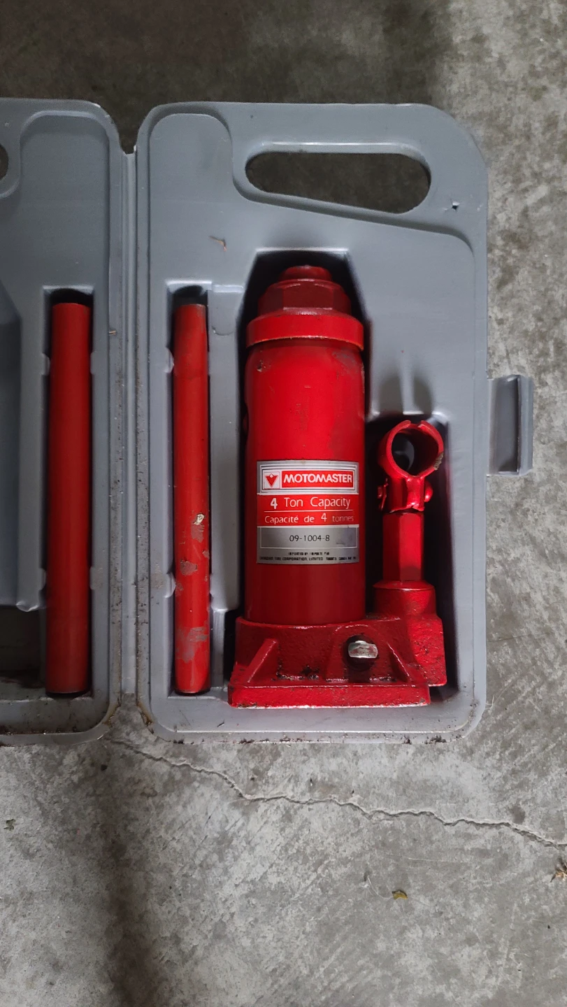MotoMaster 4 Ton Hydraulic Bottle Jack