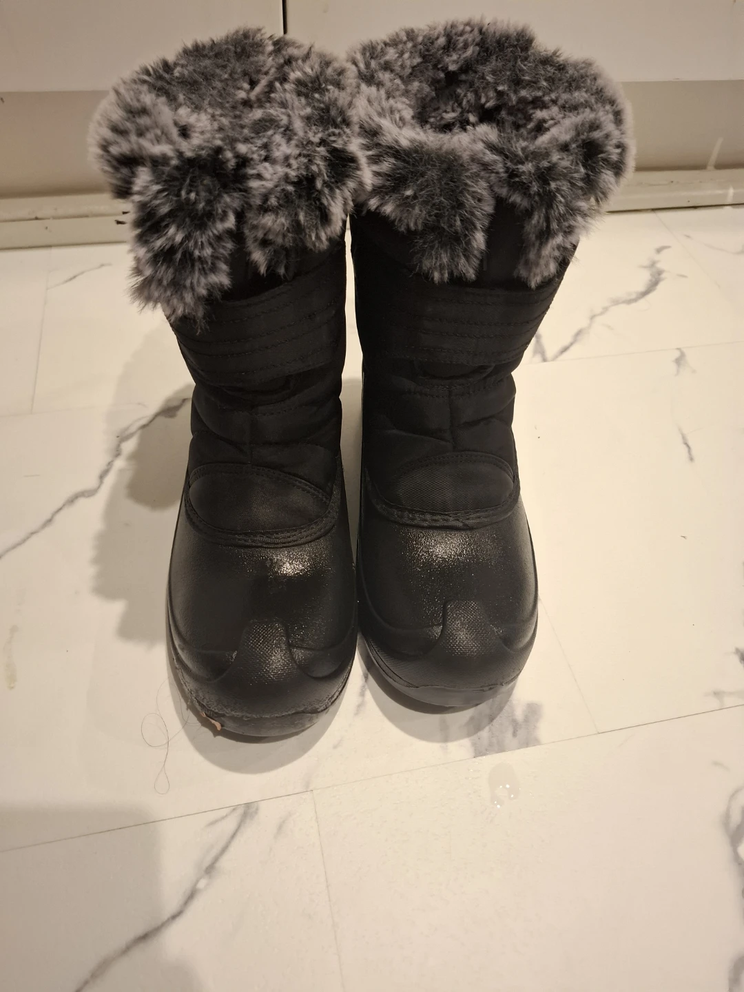 Black Winter Boots with Faux Fur Lining