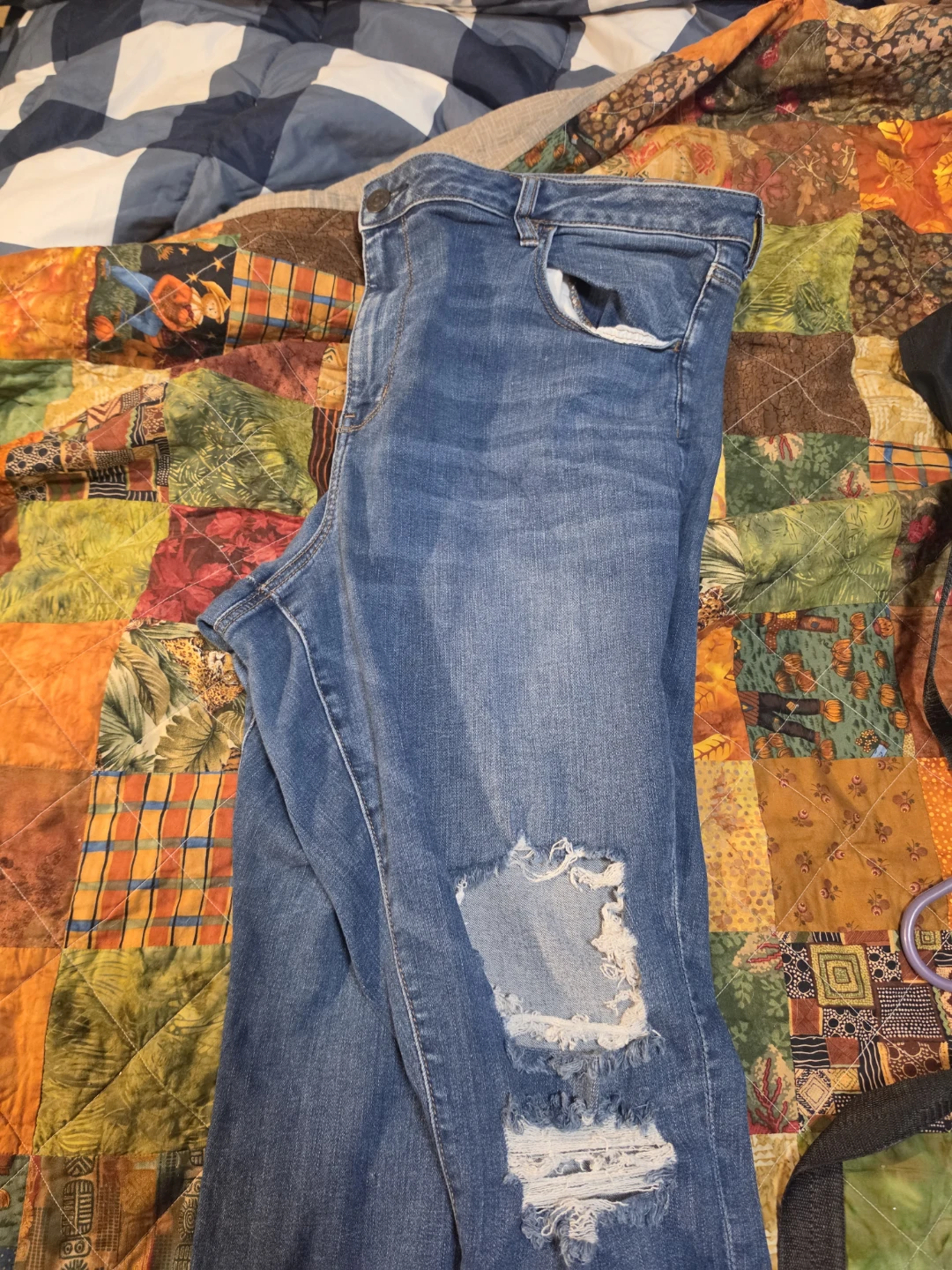 American Eagle Ripped Jeans - photo 3