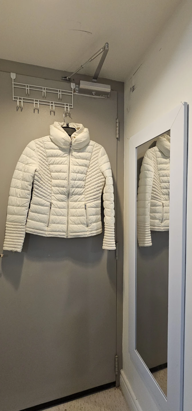 Guess Cream Puffer Jacket