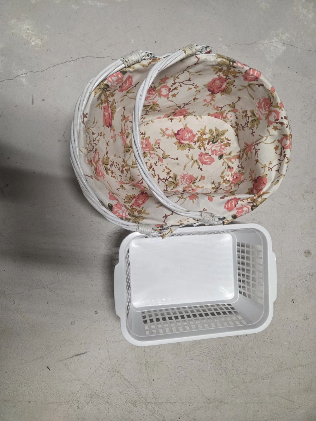 Floral Fabric Wicker Basket and Plastic Basket - photo 4