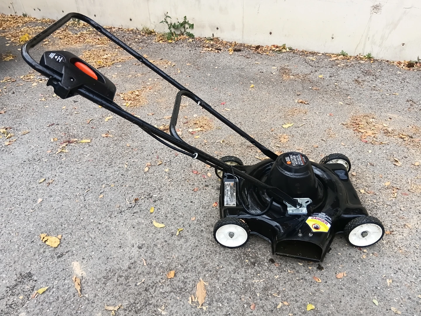 Black & Decker Compact 18" Electric Lawnmower