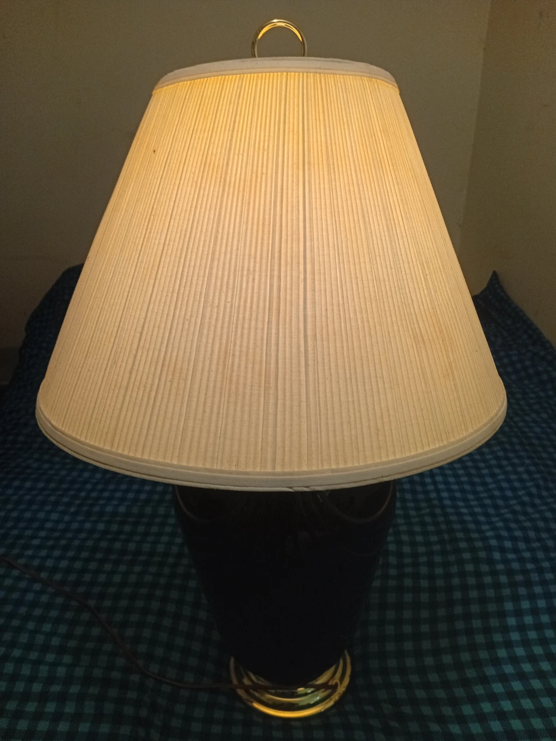 Black and gold ceramic table lamp
