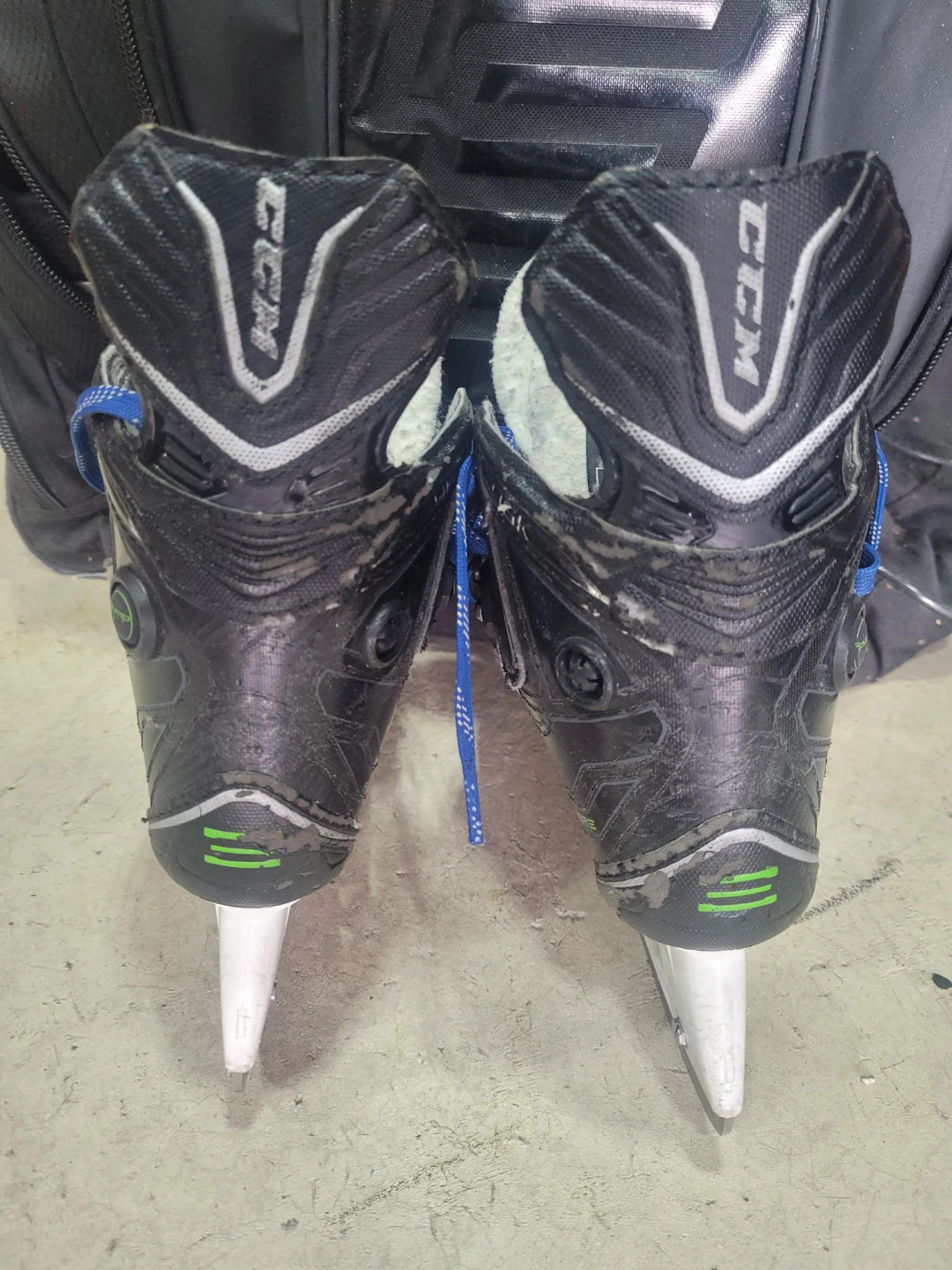 CCM Ribcor 46K Ice Skates Size 2.5 - photo 2