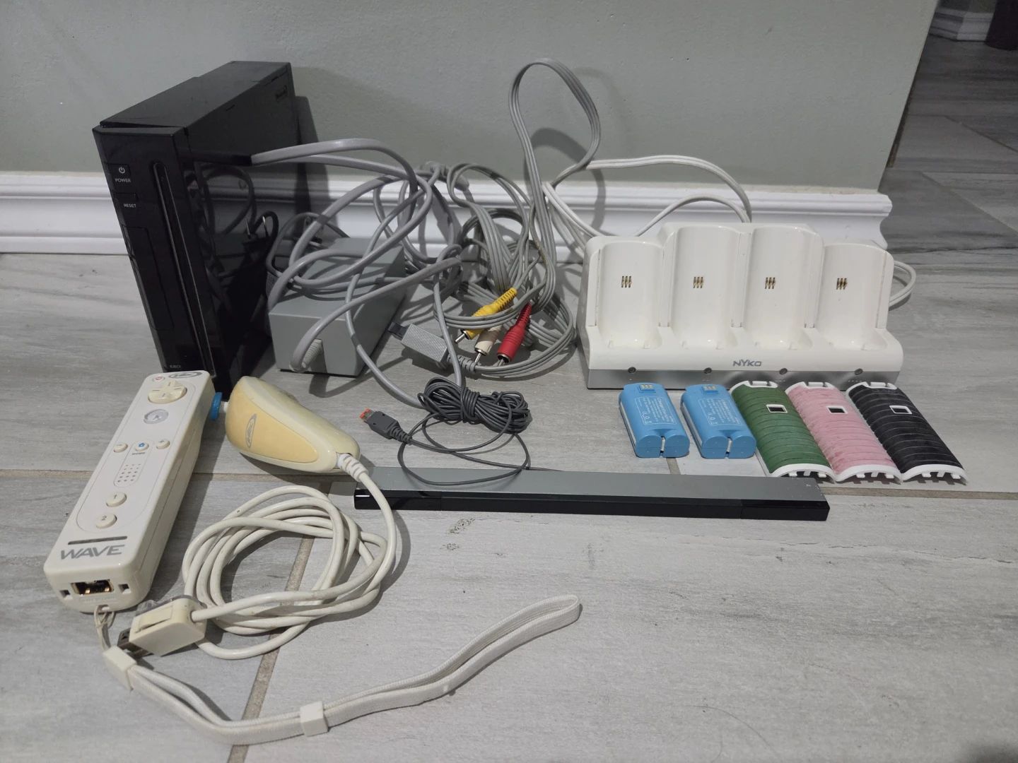 Nintendo Wii Bundle, RVL-001, Accessories
