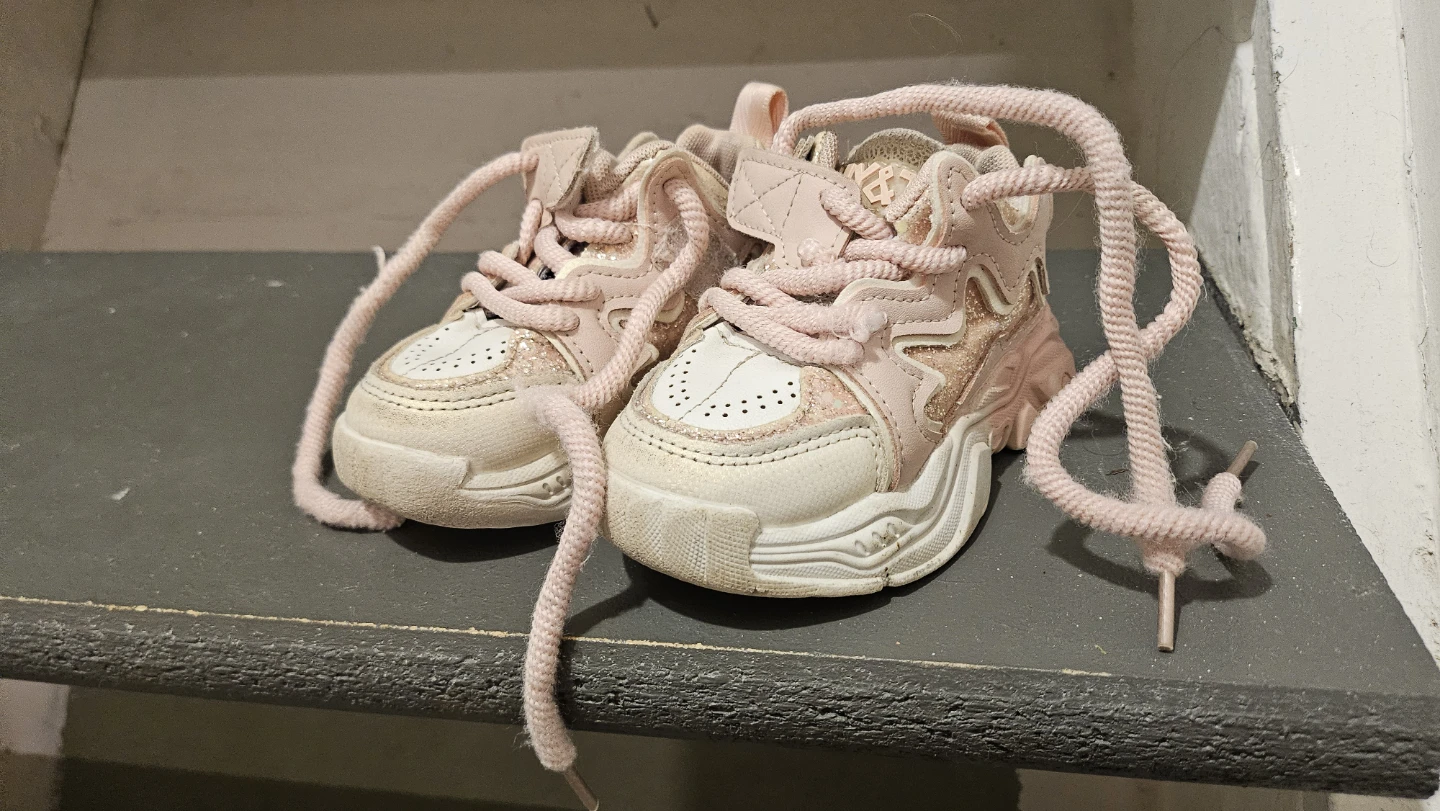 IY&T Toddler Sneakers Pink Size 6.