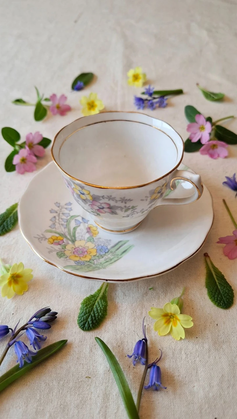 Colclough Spring Flowers Bone China Teacup & Saucer - photo 2