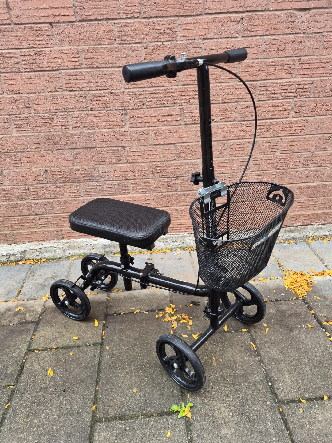 KneeRover Steerable Knee Scooter