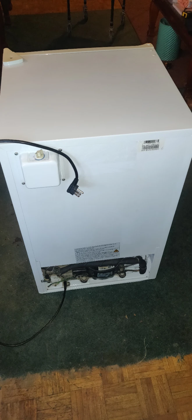 Danby Compact Mini Fridge - photo 3