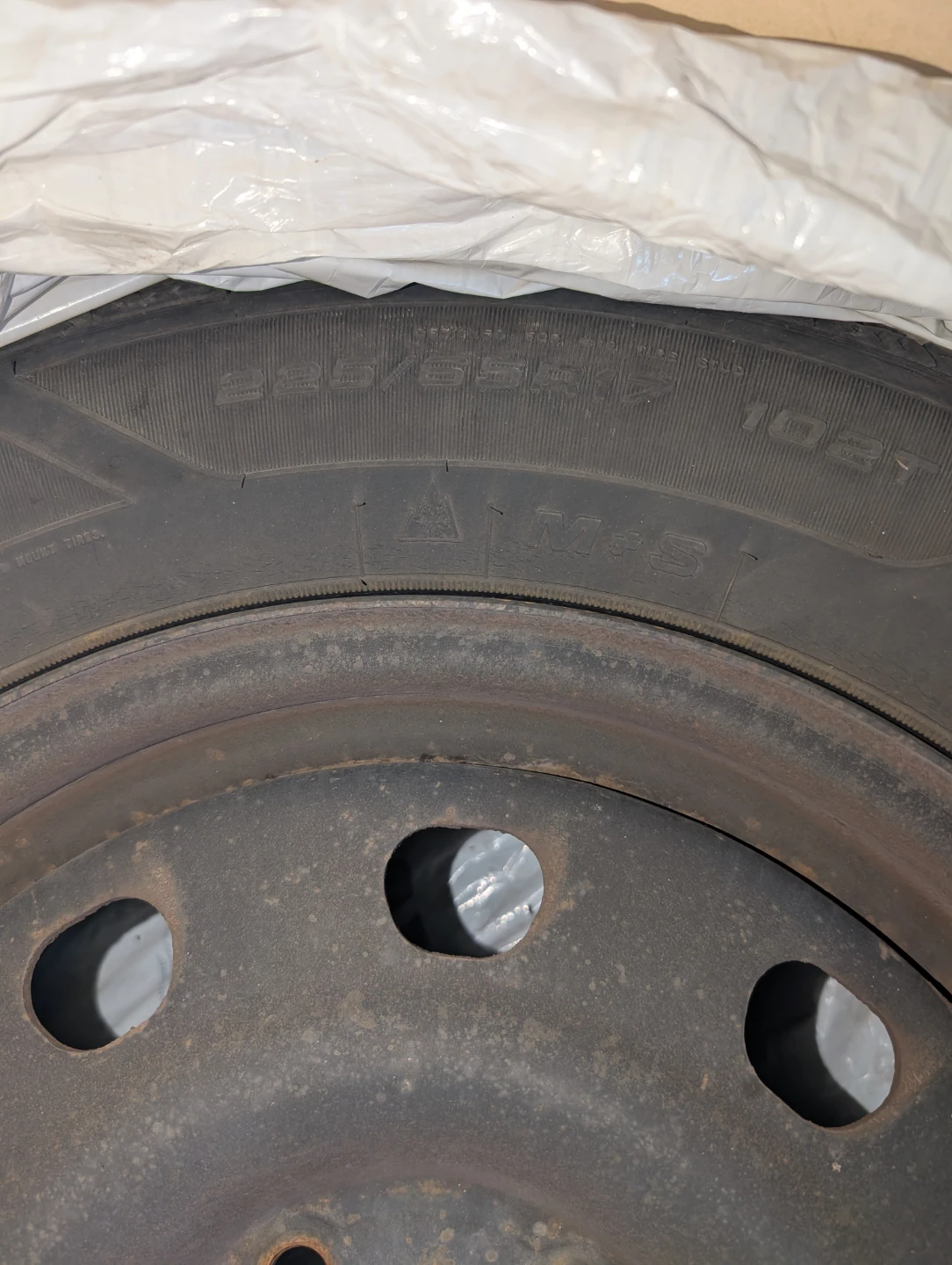 2017 Dodge Caravan Goodyear 225/65R17 Tire on Steel Rim - photo 2
