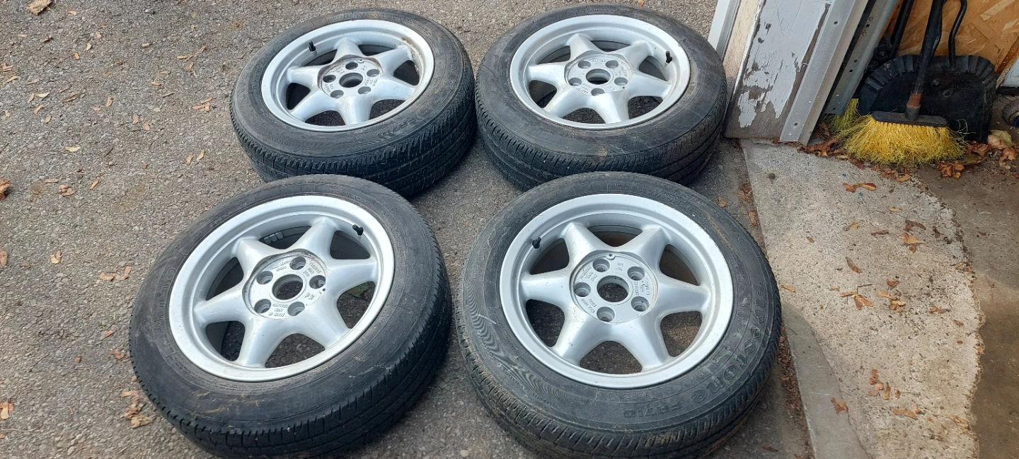 Vw jetta 2012 alloy rims and winter tires. 5x112