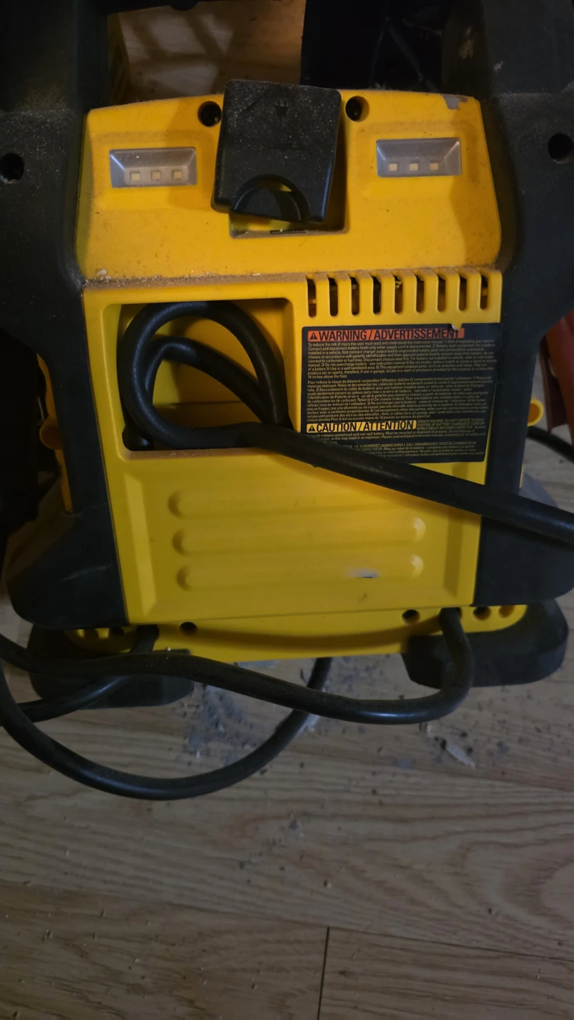 DEWALT 1400A Jump Starter and Compressor - photo 2