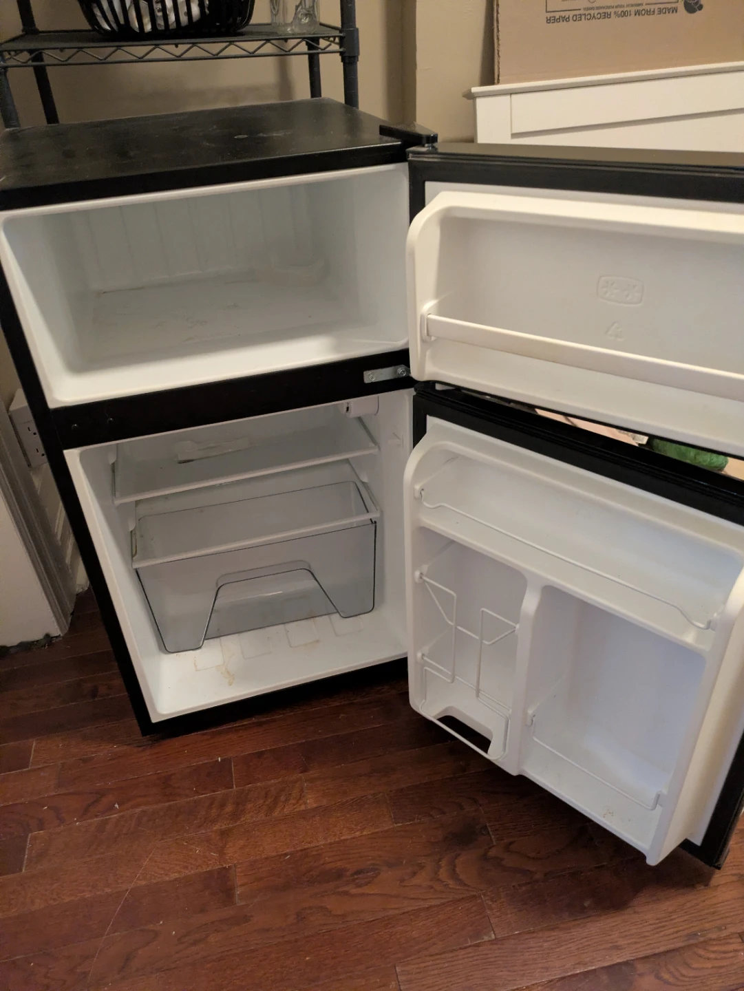 Willz 3.1 Cu. Ft. Mini Refrigerator - photo 3