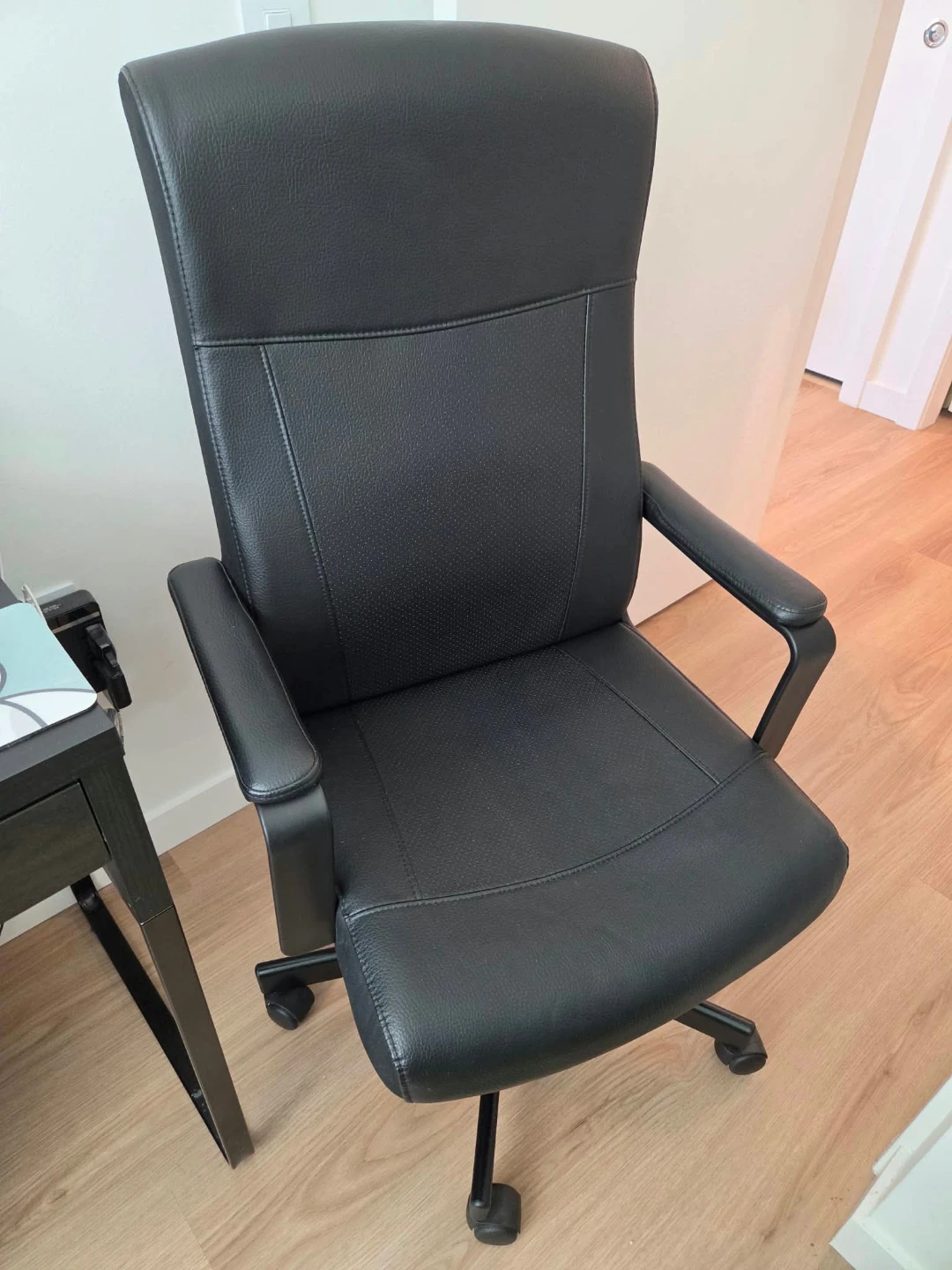 IKEA MILLBERGET Swivel Chair in Murum Black