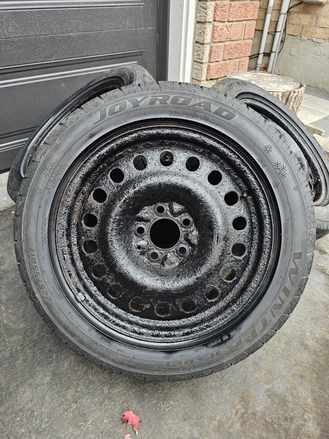 Set of 4 Joyroad Winter Tires 225/55R17 - photo 4