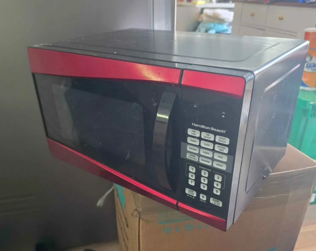Hamilton Beach 900W Microwave