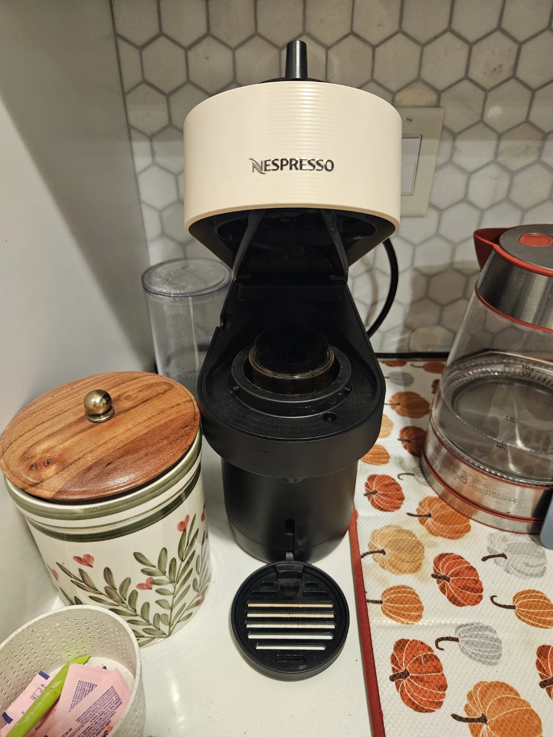 Nespresso Vertuo Pop+ Coffee & Espresso Machine – Coconut White - photo 4