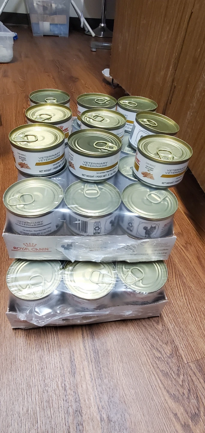 Royal Canin Urinary SO Cat Food Cans
