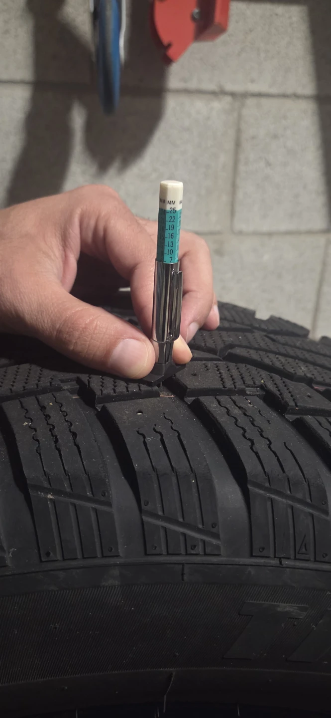 4 Winter Tires on Rims + TPMS — Uniroyal 245/65R17 — Honda Pilot - photo 2