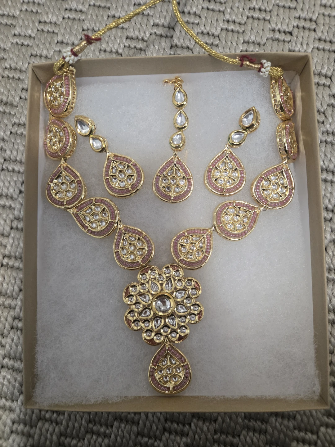 Traditional Kundan Necklace Set with Maang Tikka - photo 2