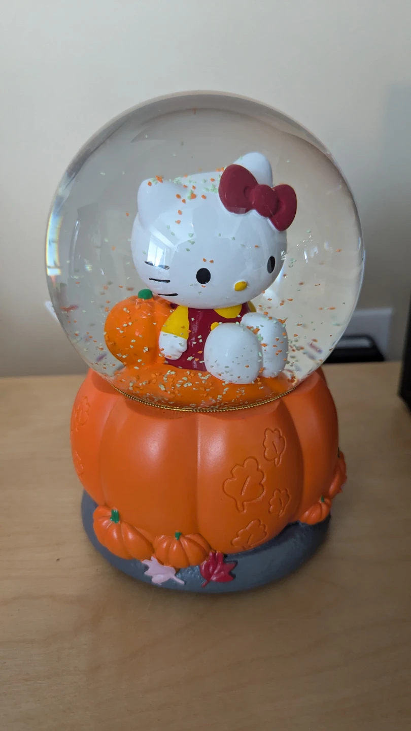 Hello Kitty musical Autumn Pumpkin Water Globe - photo 3