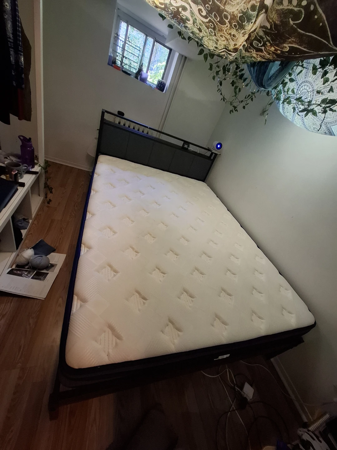 Metal Bed Frame with mattress - photo 4
