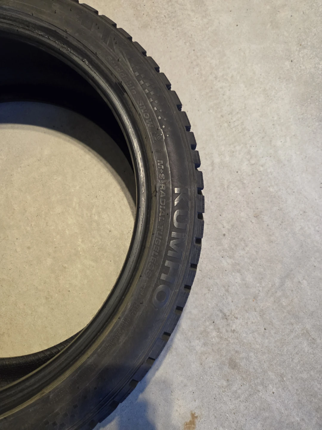 Kumho WinterCraft Ice Wi51 Tire 225/45R19 - photo 3