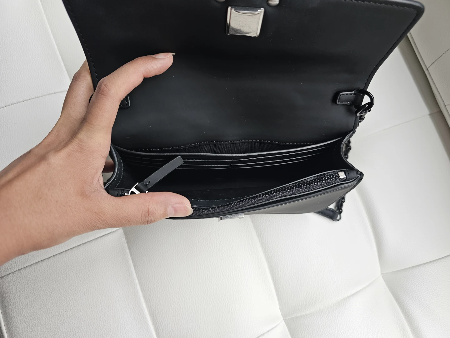 Authentic Tory Burch Black Chain Crossbody Bag - PRICE FIRM - photo 5