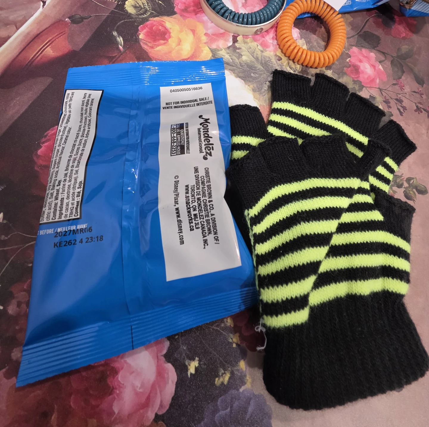 Snacks, Beauty Related Stuff, and Gloves - photo 3