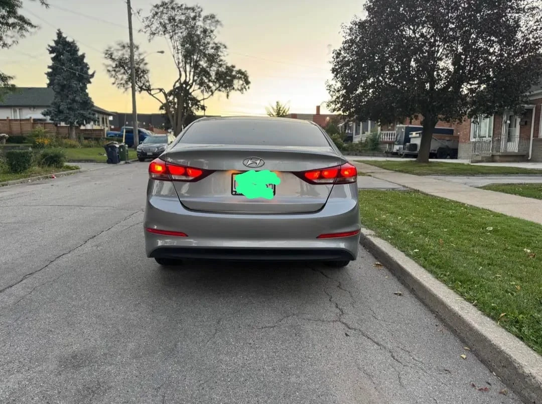 Gray Hyundai Elantra - photo 3