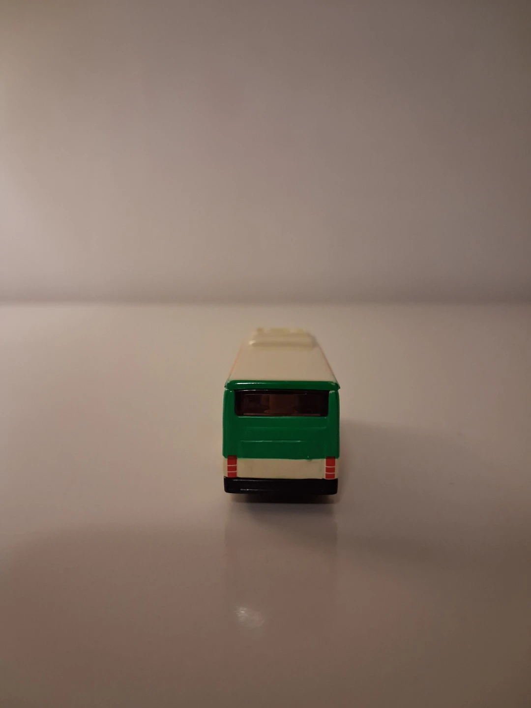TOMY Tomica Mitsubishi Fuso Aero Star - photo 4