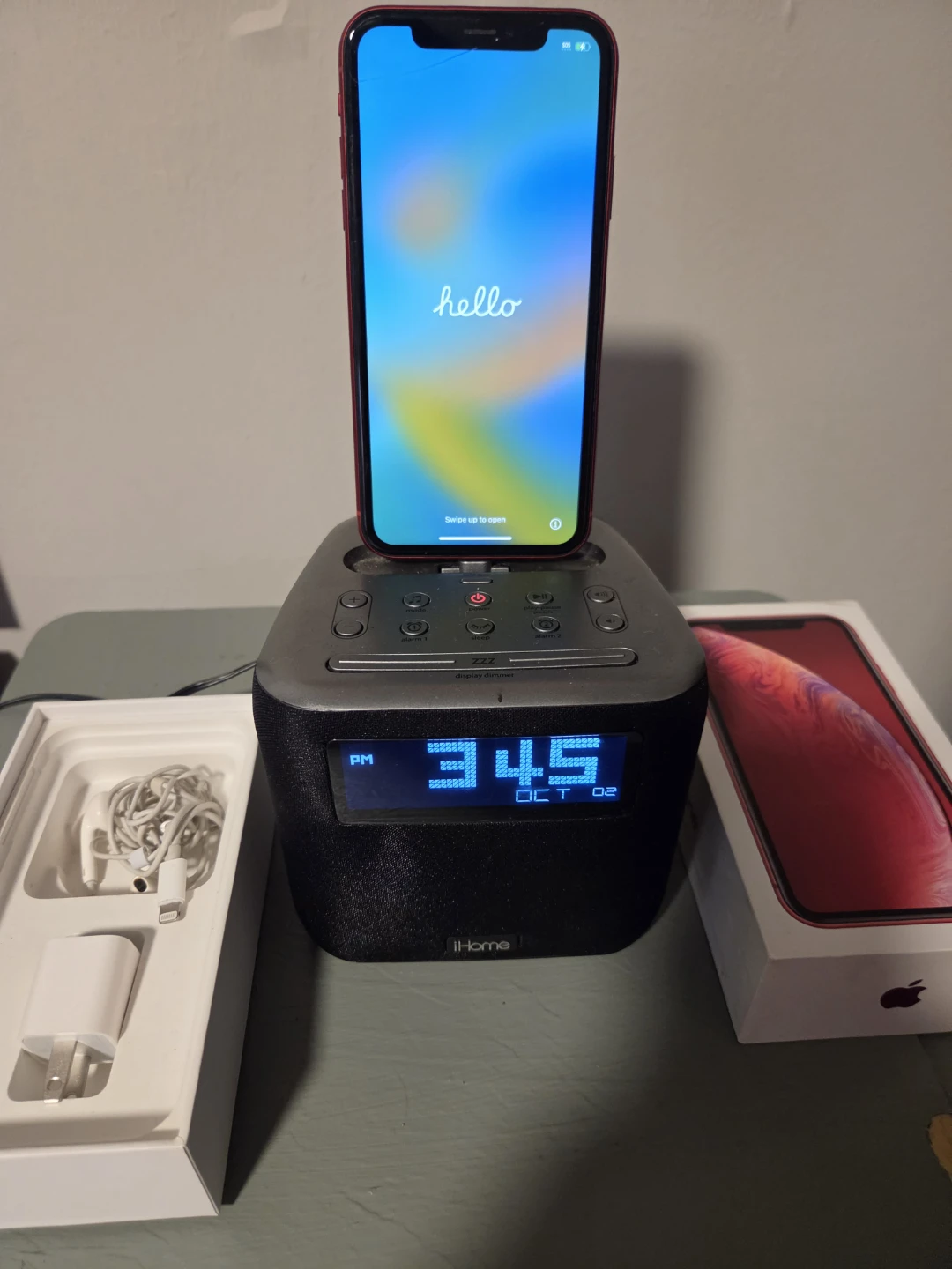 iHome Alarm Clock Radio with Lightning Dock - photo 4