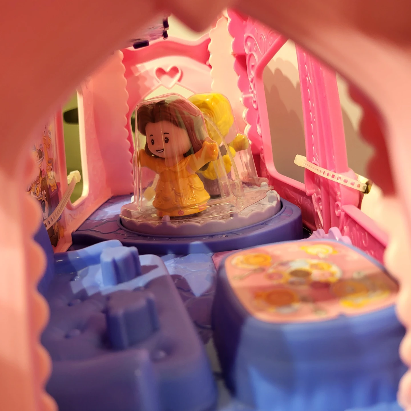 Fisher-Price Disney Princess Little People Musical Carriage - photo 4