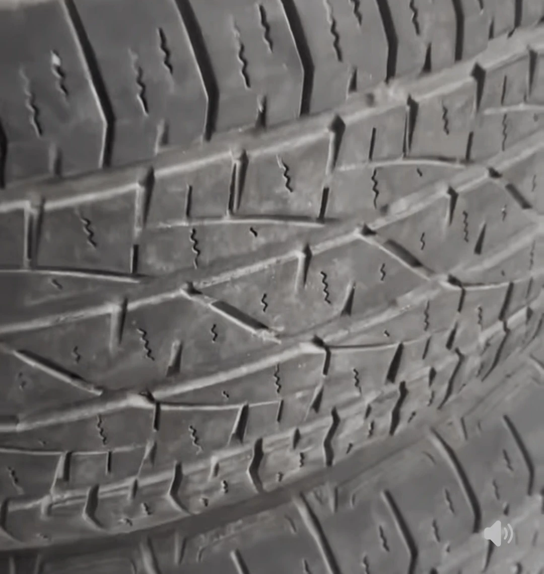 Very Good 3 Firestone tires Size 265 65 17 M+S *REAL DEAL* - photo 2