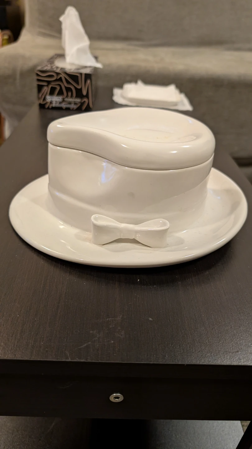 Ceramic hat dish
