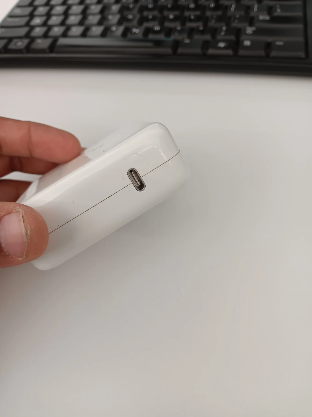 Apple 61W USB-C Power Adapter - photo 3